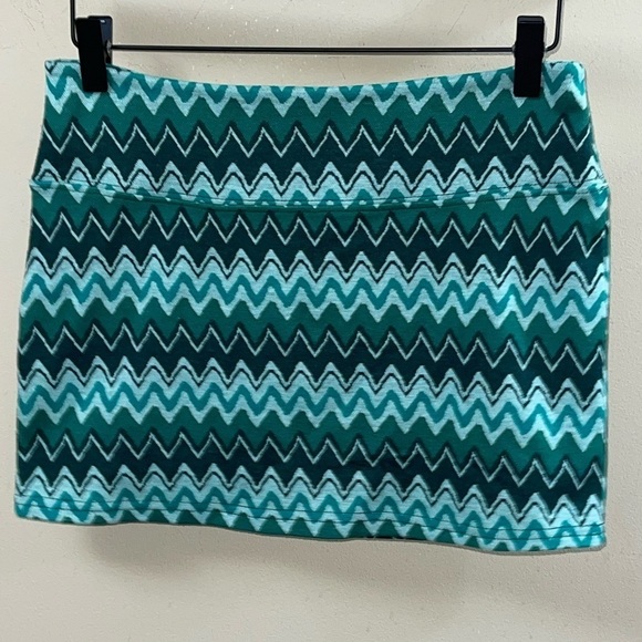 Urban Outfitters Peachy Low Rise Mini Skirt Size Small - Picture 3 of 8